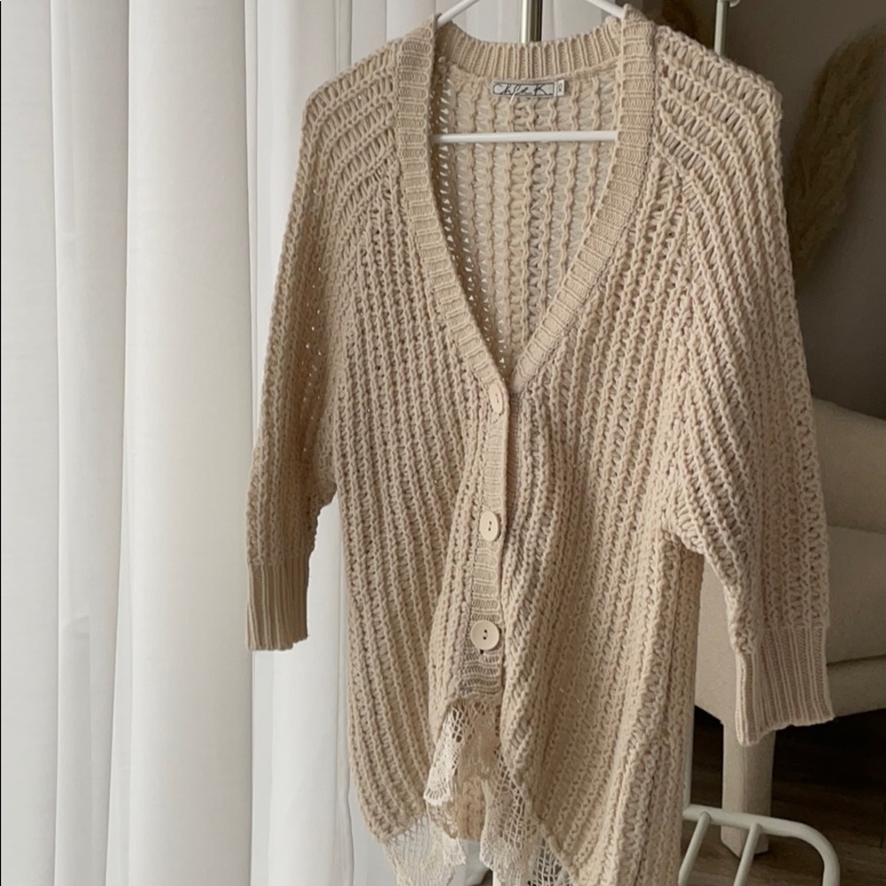 CHLOE K | Cozy cardigan